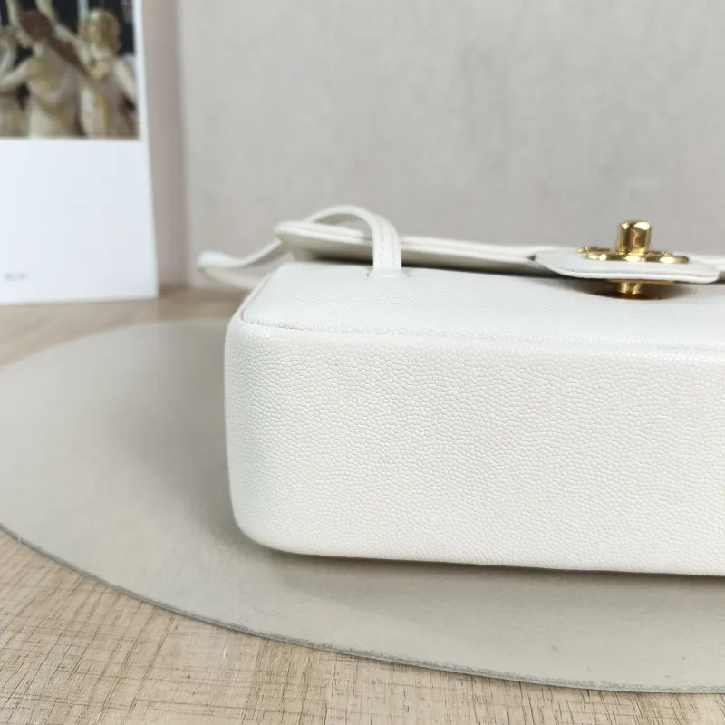 Chanel Shoulder Bag 26p preppy coco White Grained Calfskin Small 22 × 7 × 15 cm — detail view 3 of 12