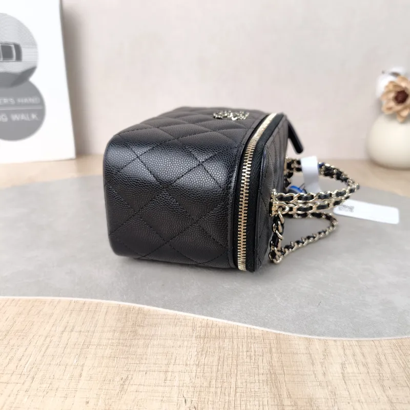 Chanel Crossbody Bag Black Grained Calfskin Mini 16 × 8 × 9.5 cm — detail view 2 of 12