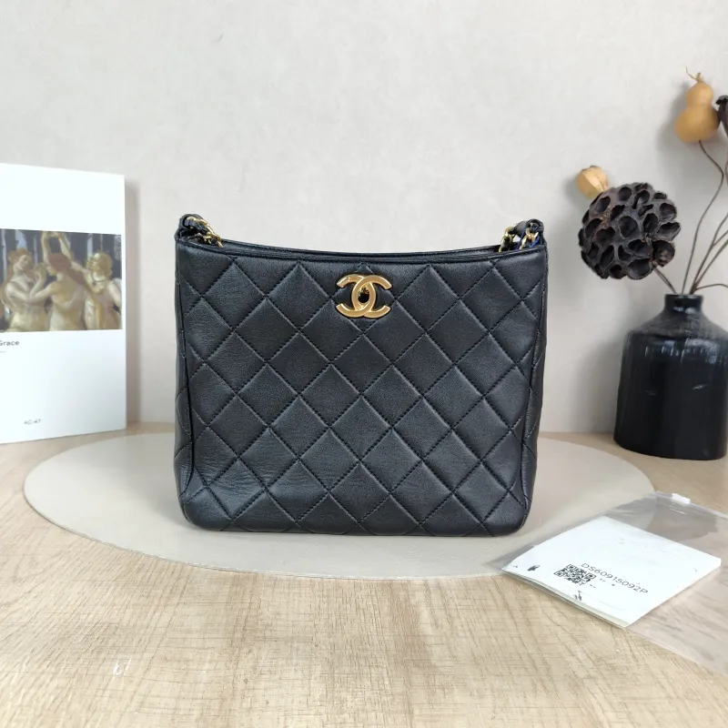 Chanel Shoulder Bag hobo Black with Gold-Tone Hardware Lambskin One Size 22 × 9 × 19 cm — cover view 3 of 6