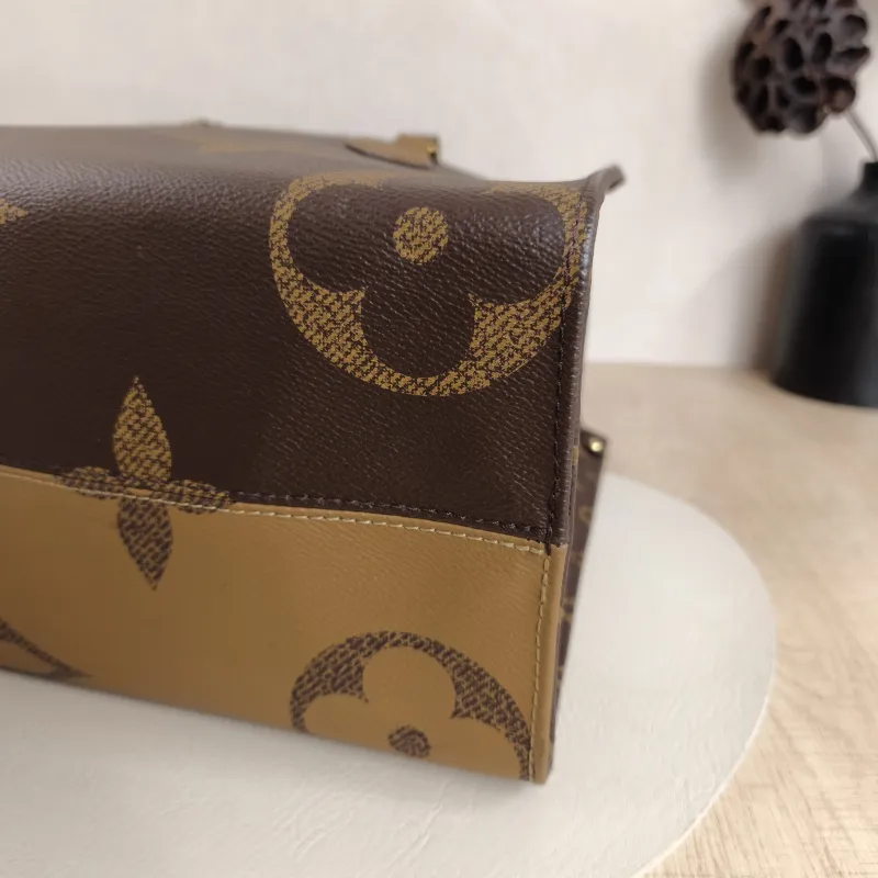 Louis Vuitton Shoulder Bag Onthego Medium Monogram PVC35 × 14 × 27 cm — detail view 11 of 12