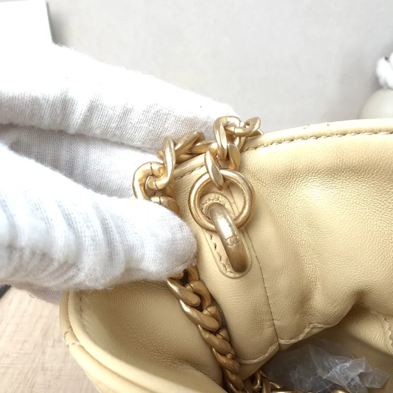 Chanel Shoulder Bag Bucket Bag Yellow Lambskin One Size 17 × 10 × 18.5 cm — detail view 11 of 13