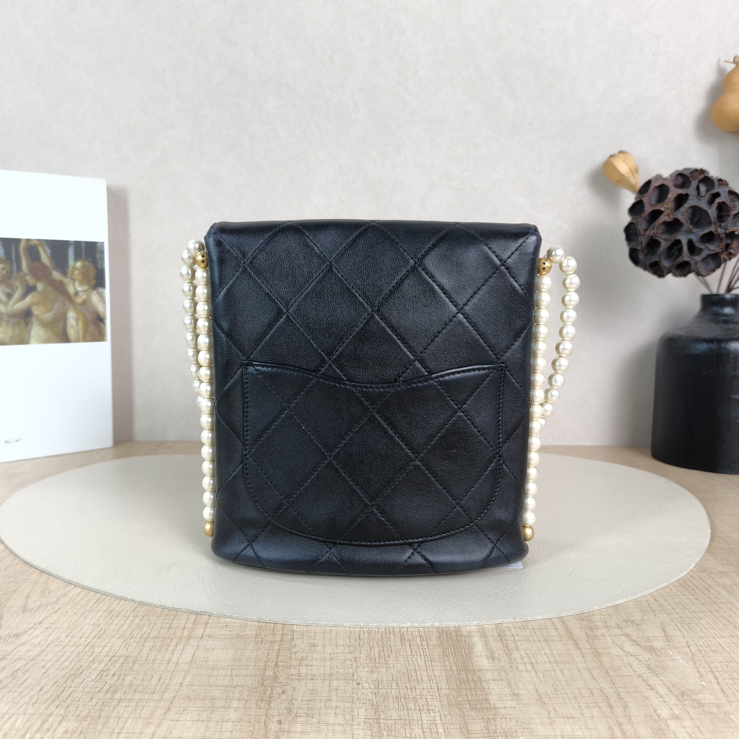 Chanel Crossbody Bag Pearl Crossbody Bag Black Calfskin One Size18.5 × 7.5 × 19 cm — cover view 2 of 6