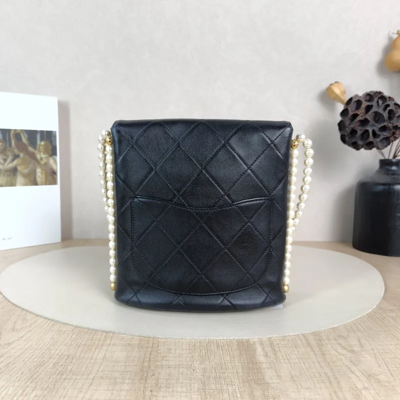 Chanel Crossbody Bag Pearl Crossbody Bag Black Calfskin One Size18.5 × 7.5 × 19 cm — cover view 2 of 6