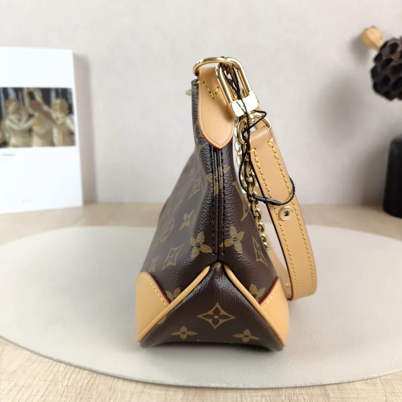 Louis Vuitton Crossbody Bag Boulogne PVC Small 26 × 9.5 × 16 cm — detail view 11 of 11