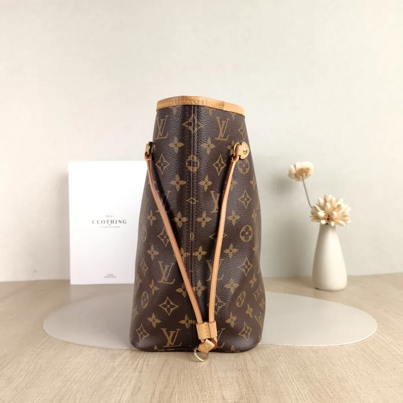 Louis Vuitton Shoulder Bag Monogram PVC Medium 31 × 14 × 28 cm — detail view 9 of 11