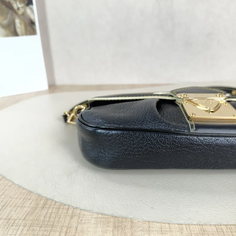 Louis Vuitton Suhali Vintage Black Calfskin One Size 23 × 4 × 12 cm — detail view 1 of 12