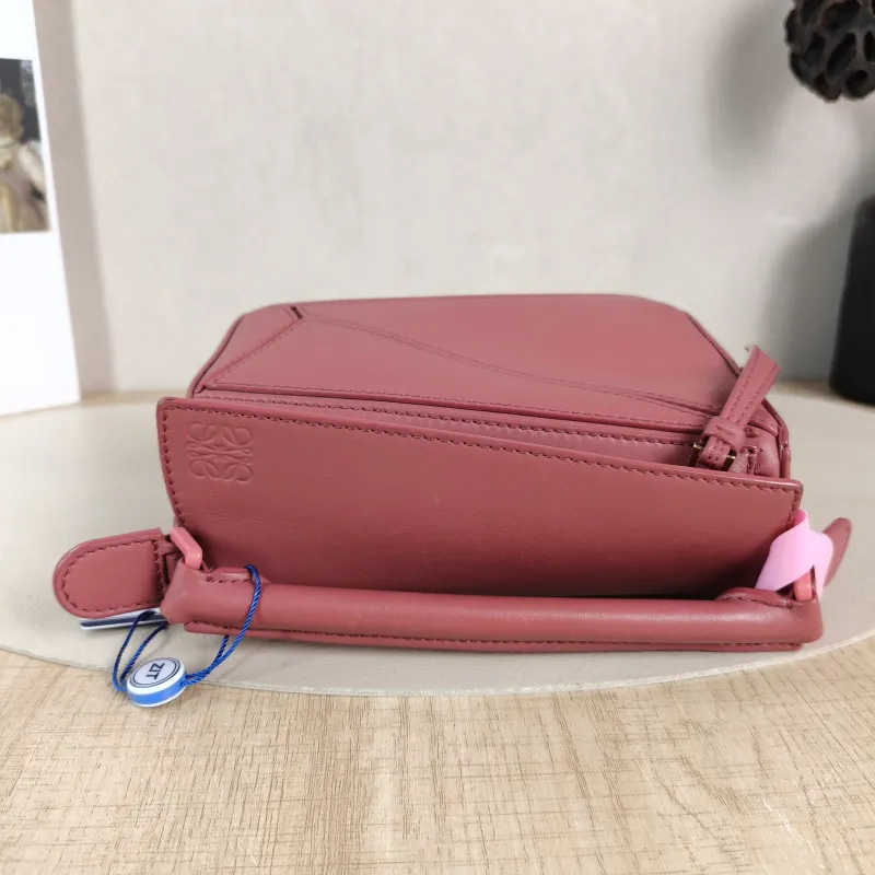 LOEWE Crossbody Bag Puzzle Red Calfskin Mini 18 × 8 × 12.5 cm — detail view 9 of 11