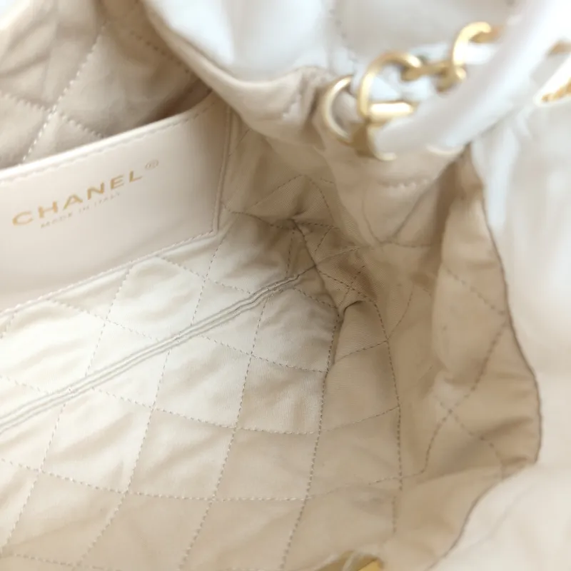 Chanel Shoulder Bag 22Bag White CC alfskin Mini 20 × 6 × 19 cm — detail view 1 of 10