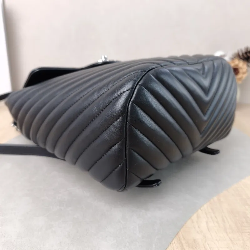 Chanel Backpack Backpack Black Calfskin One Size 21 × 11 × 25 cm 22 — detail view 7 of 11