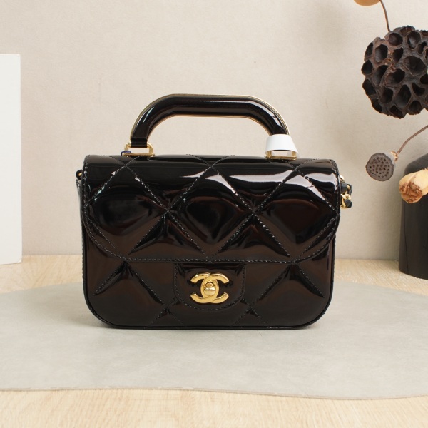 Chanel Crossbody Bag25k Top Handle Crossbody Bag Black Patent Leathermini18.5 × 4.5 × 13 cm