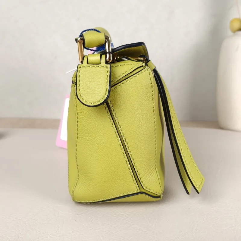 LOEWE Crossbody Bag Puzzle Green Calfskinmini18 × 8 × 12.5 cm — detail view 7 of 11