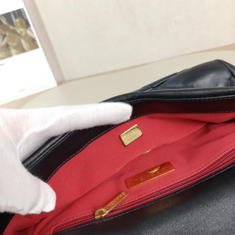 Chanel Crossbody Bag 19Bag Black SL ambskin Small 26 × 9 × 16 cm — detail view 10 of 12