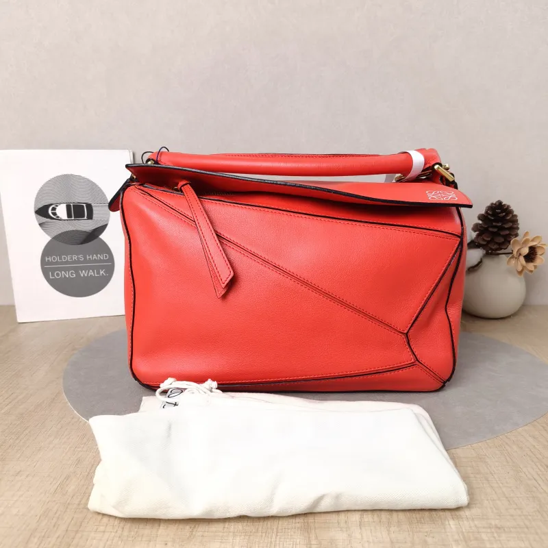 LOEWE Crossbody Bag Puzzle Red Calfskin Medium29 × 14 × 19.5 cm — cover view 4 of 6