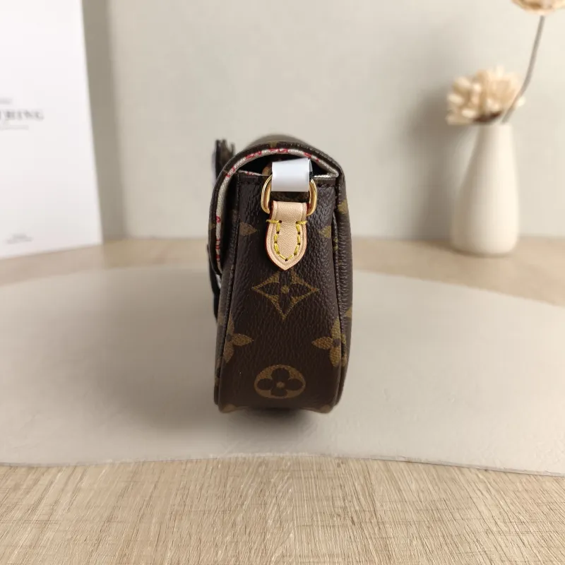 Louis Vuitton Crossbody Bag IVY Monogram PVC Small 23.5 × 4.3 × 12 cm — detail view 11 of 11