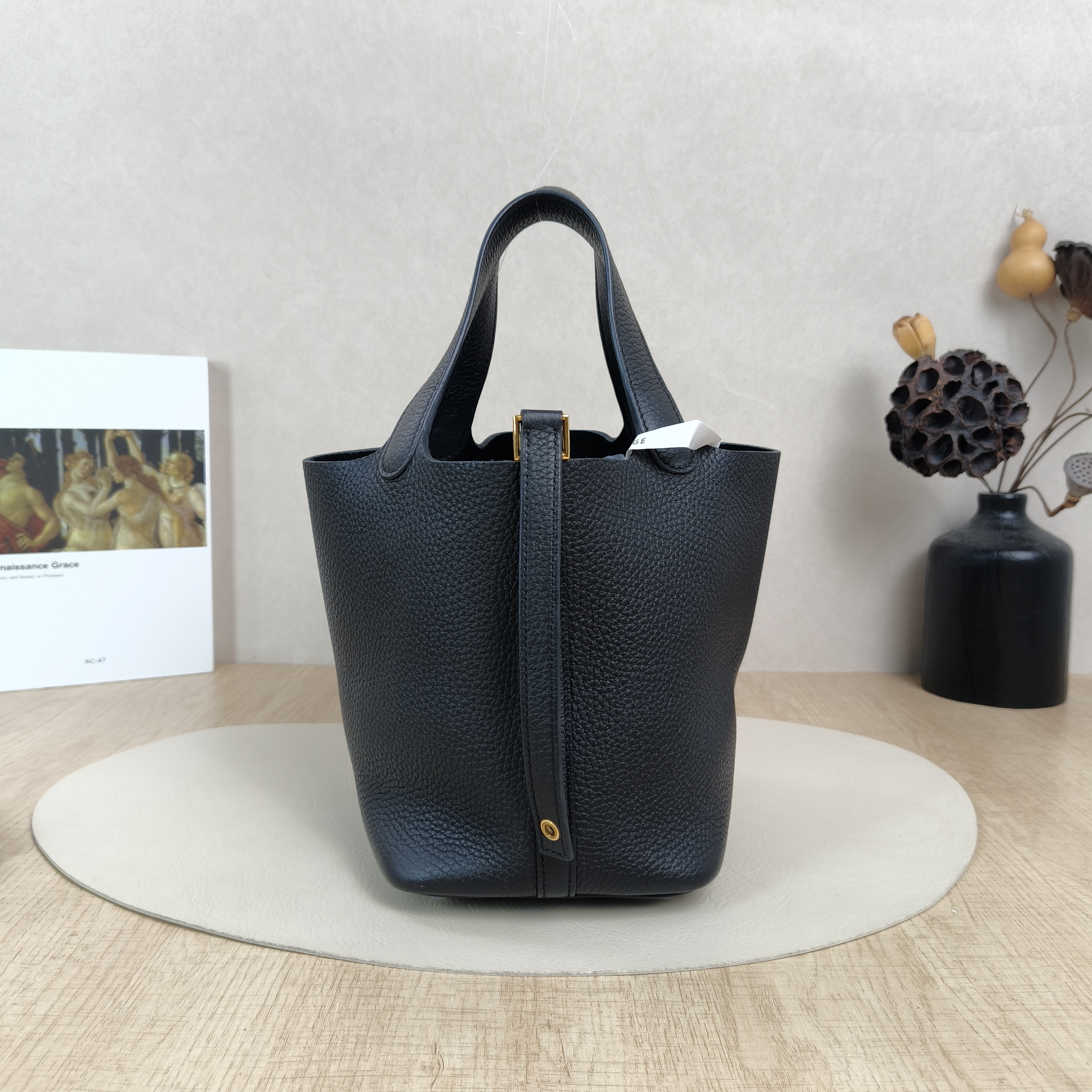 Hermès Top Handle Bag Picotin Lock 18 18Black Clemence Taurillon TC Calfskin Small18 × 13 × 19 cm