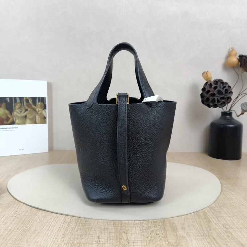 Hermès Top Handle Bag Picotin Lock 18 18Black Clemence Taurillon TC Calfskin Small18 × 13 × 19 cm