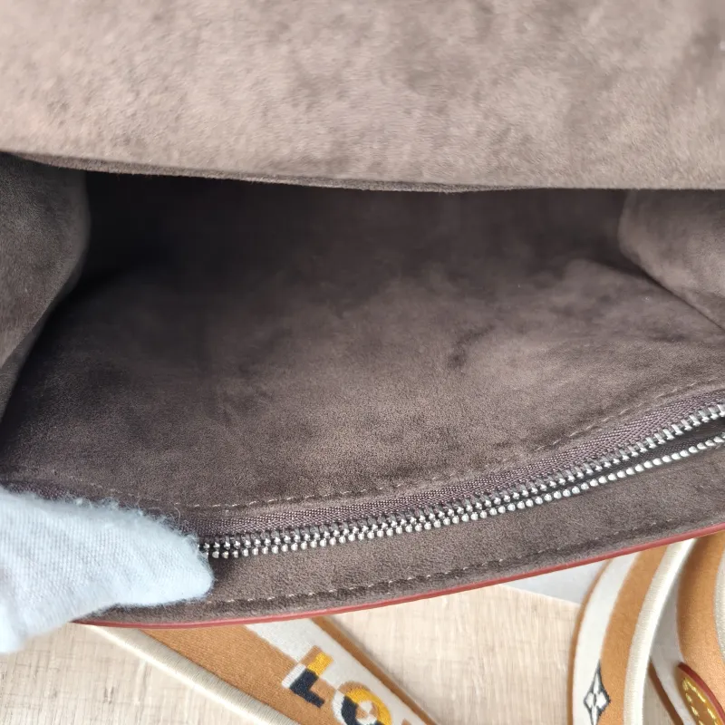 Louis Vuitton Crossbody Bag CLUNY Yellow Epi Embossed Calfskin Mini 20 × 7.5 × 16 cm — detail view 8 of 15