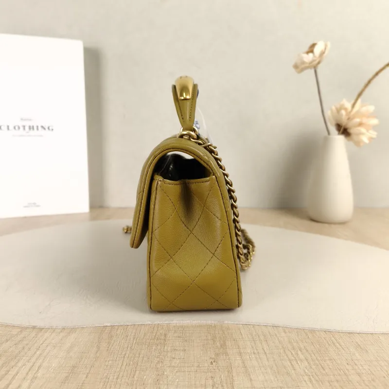 Chanel Crossbody Bag mini Yellow Lambskin mini20 × 6 × 12 cm — detail view 2 of 15