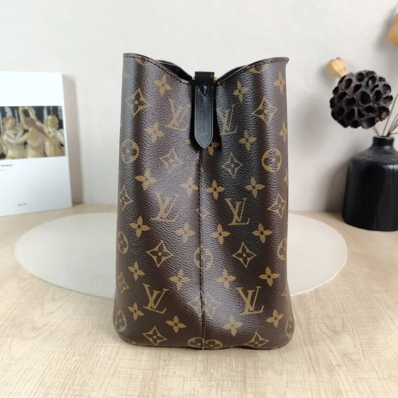 Louis Vuitton Shoulder Bag NÉONOÉ Bucket Bag Black PVC Medium 26 × 17.5 × 26 cm — detail view 11 of 11