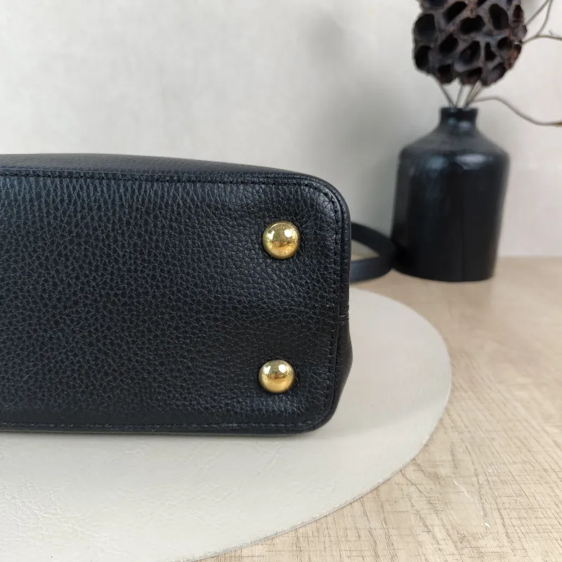 Louis Vuitton Top Handle Bag Capucines Black · Calfskin Medium31.5 × 11 × 20 cm — detail view 2 of 14