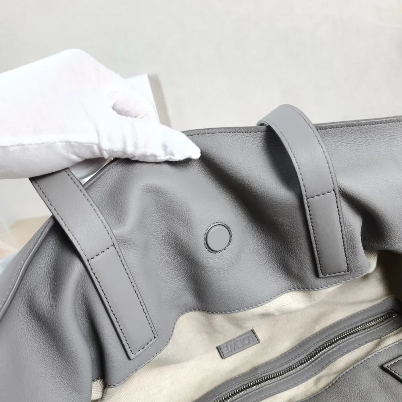 LOEWE Shoulder Bag Flamenco Grey Calfskin Large 38 × 14 × 29 cm — detail view 3 of 11