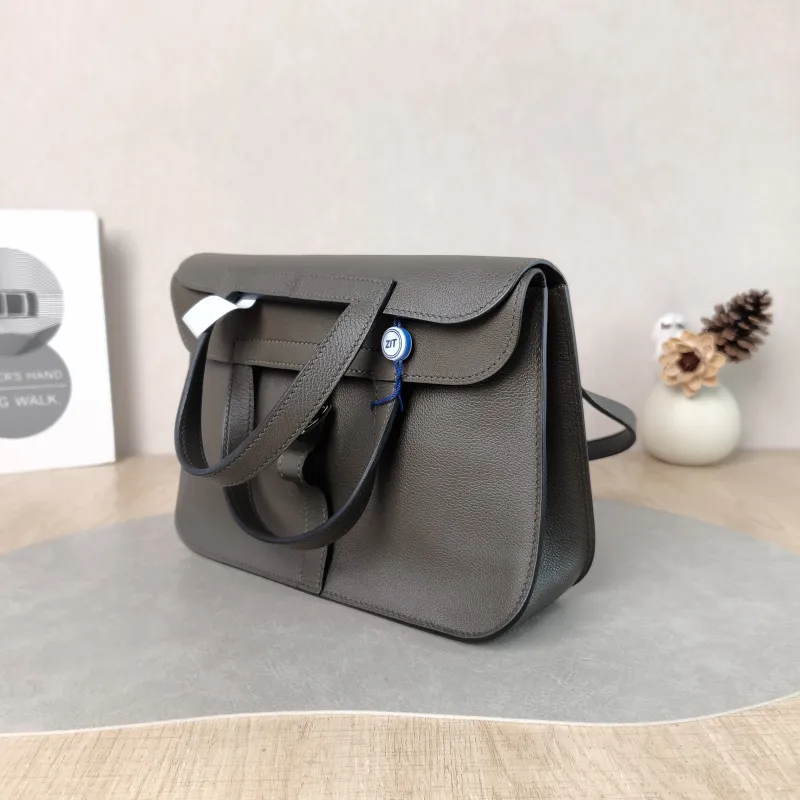 Hermès Shoulder Bag Halzan 25 C6 Green Evercolor Calfskin Small 25 × 8 × 17 cm Y — cover view 3 of 5