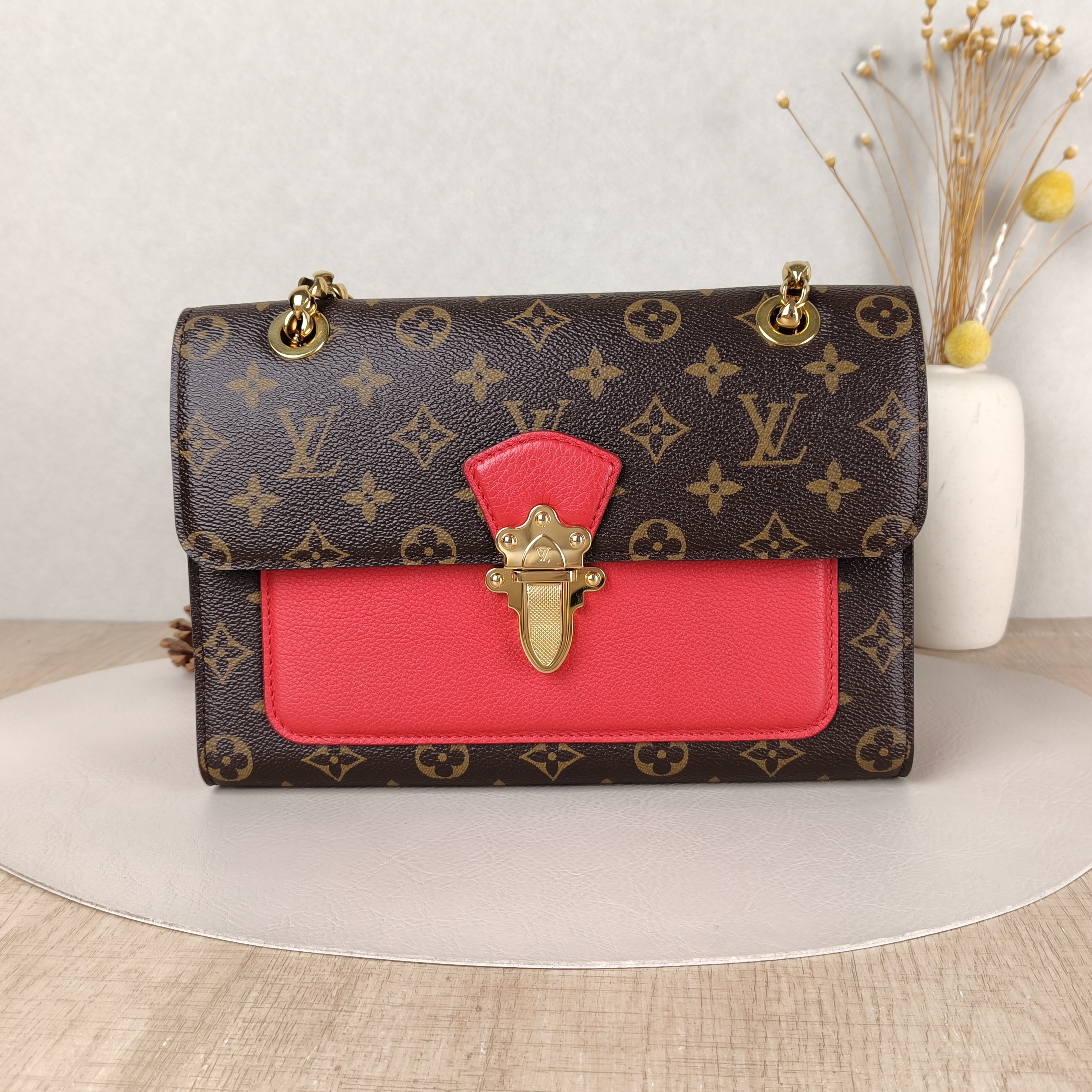 Louis Vuitton Crossbody Bag VICTOIRE Red PVC · Calfskin One Size27 × 10 × 17 cm