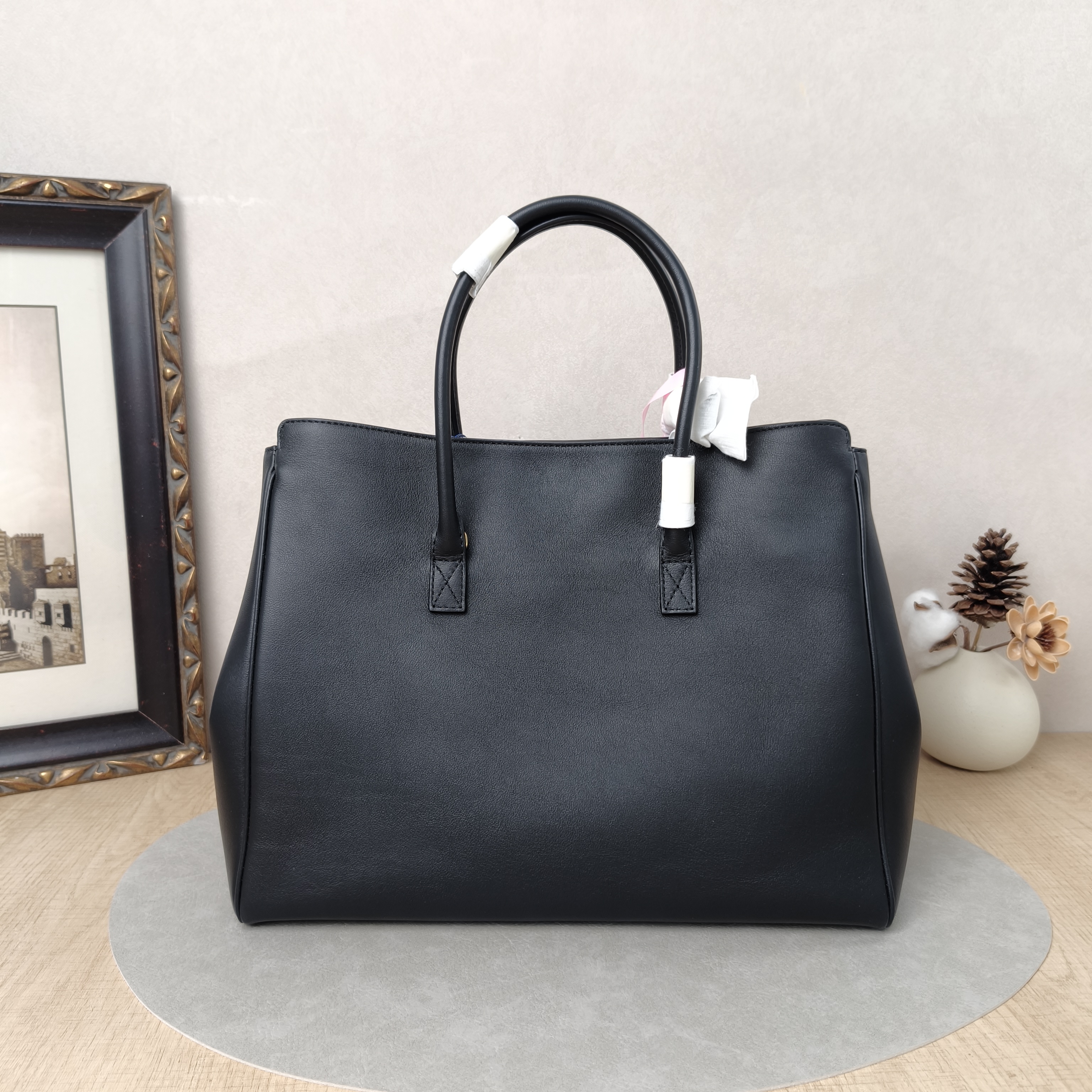 BALENCIAGA Top Handle Bag Hampton Carry All Top Handle Bag Black Calfskin Small32 × 16 × 25 cm — cover view 4 of 5