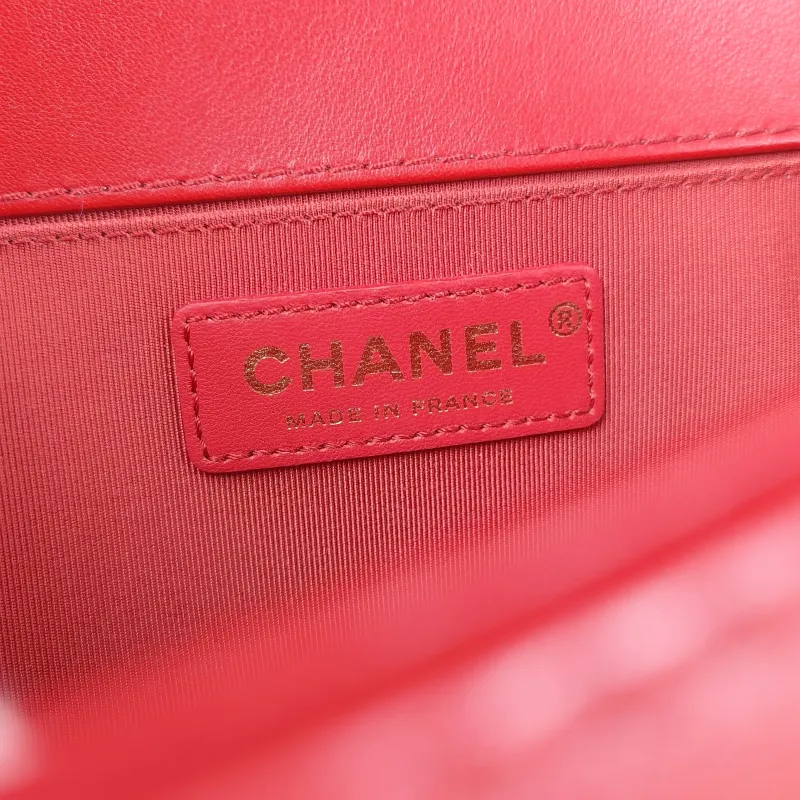 Chanel Crossbody Bag Le Boy​ Red Lambskin Medium 25 × 9 × 15 cm 24 — detail view 6 of 16