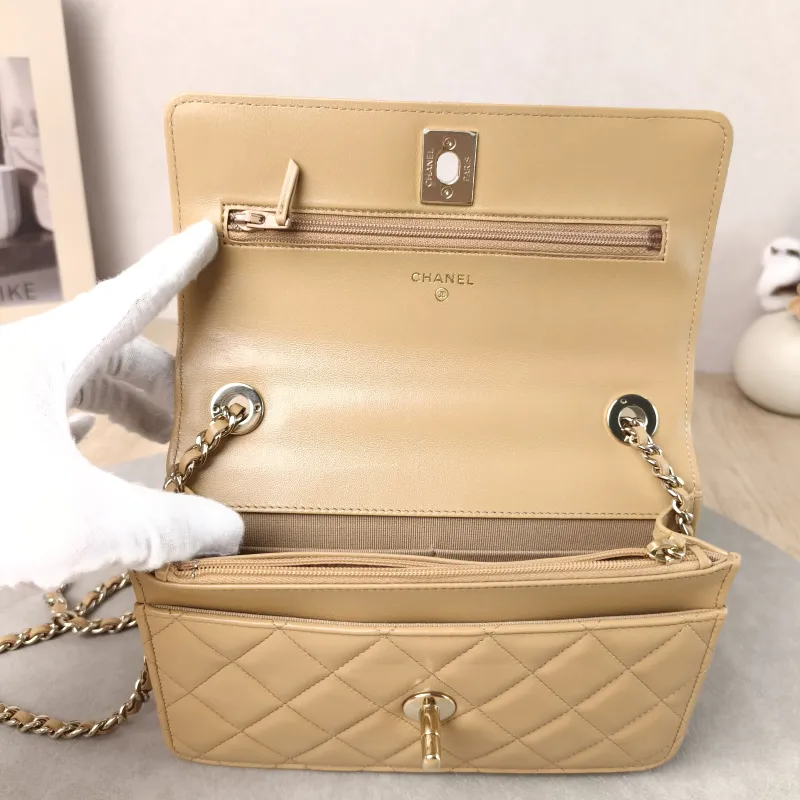 Chanel Crossbody Bag trendy cc woc Taupe Lambskin One Size 19.2 × 3.5 × 12.3 cm — detail view 7 of 13