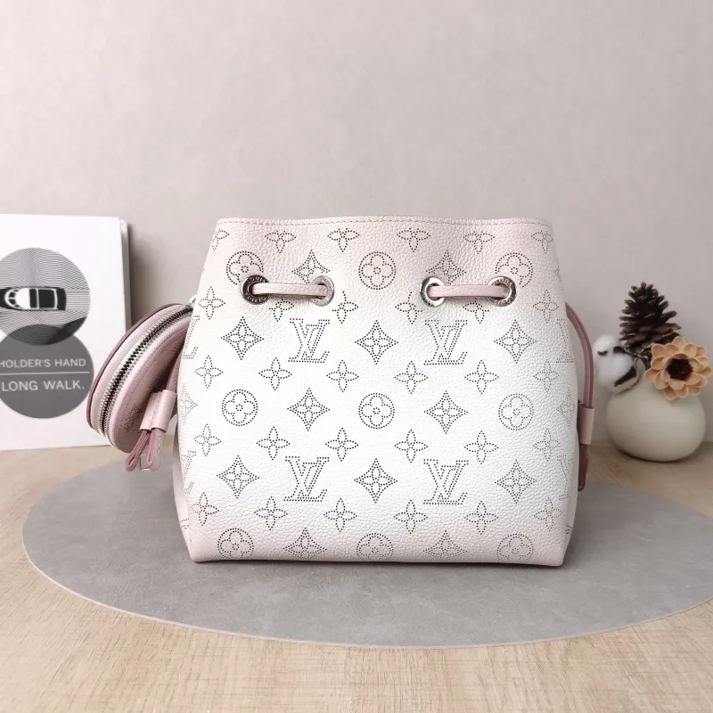 Louis Vuitton Crossbody Bag BELLA Calfskin One Size22 × 14 × 19 cm