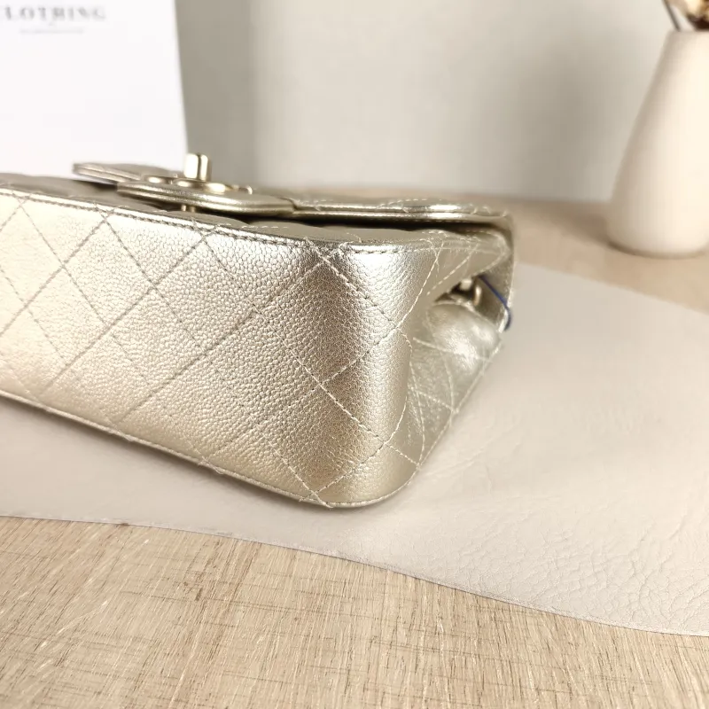 Chanel Crossbody Bag c Grained Calfskin Mini 17 × 8 × 13.5 cm — detail view 3 of 12