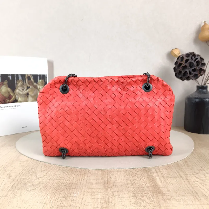 Bottega Veneta Shoulder Bag Shoulder Bag Red Lambskin One Size30 × 4 × 18 cm — cover view 3 of 6