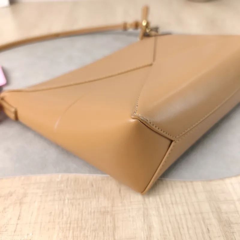 LOEWE Shoulder Bag puzzle fold Shoulder Bag Brown Calfskin One Size 23 × 6.5 × 15.5 cm — detail view 4 of 10