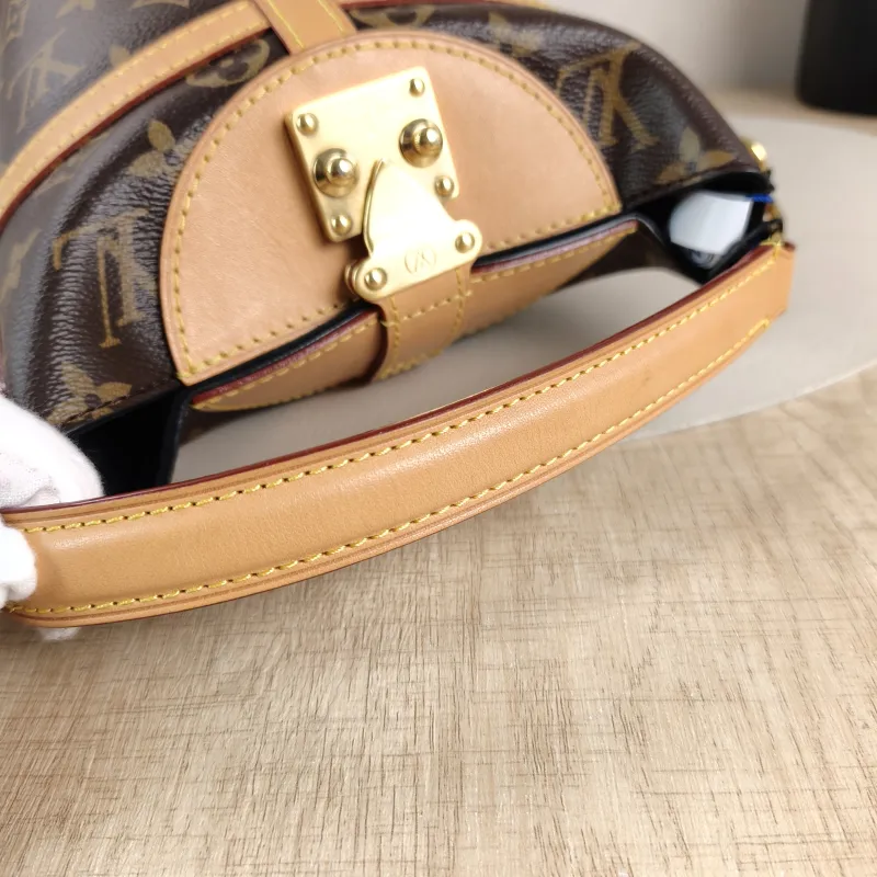 Louis Vuitton Crossbody Bag DUFFLE Monogram PVC22 × 14 × 23 cm — detail view 6 of 13