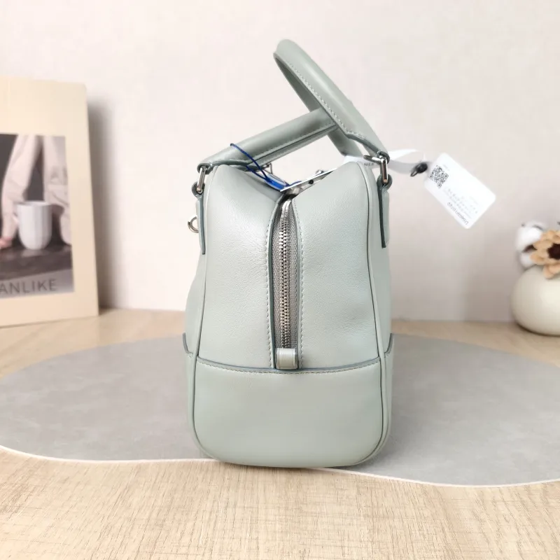 LOEWE Crossbody Bag amazona 19 Grey Calfskin Small 20.5 × 11.5 × 18 cm — detail view 1 of 12