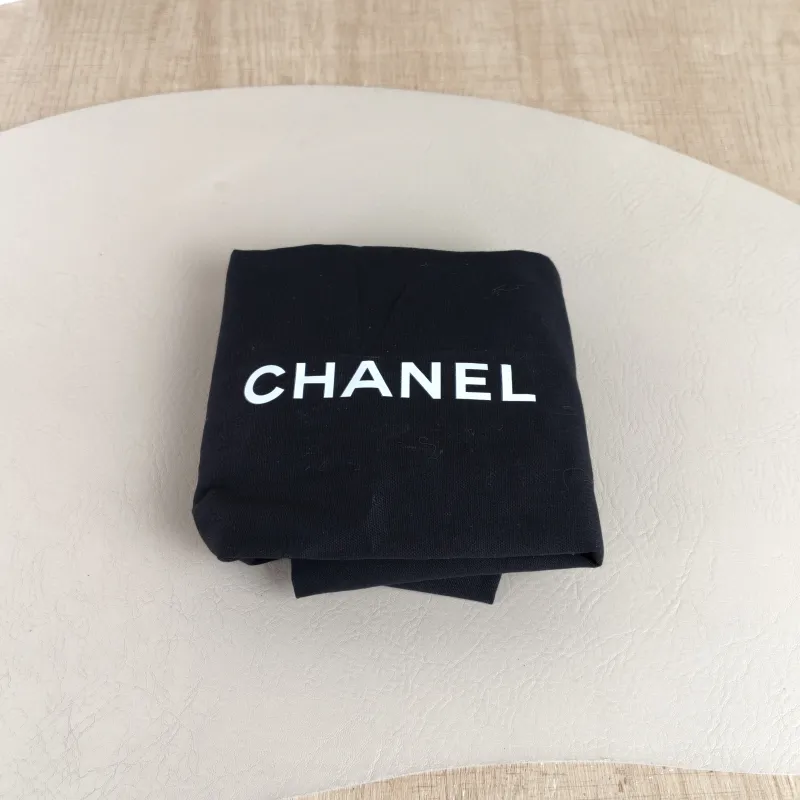 Chanel Crossbody Bag19bag Black Lambskinmini12 × 4.5 × 12 cm — detail view 7 of 12