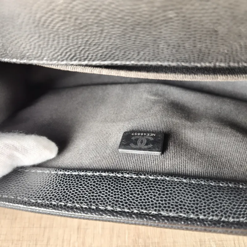 Chanel Crossbody Bag Le Boy​ Black Grained Calfskin Small 20.5 × 8.5 × 12 cm — detail view 2 of 13