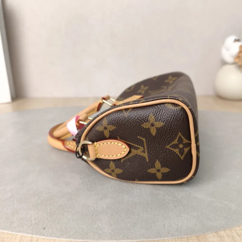 Louis Vuitton Crossbody Bag Speedy Nano Shoulder Strap PV Cnano16 × 7.5 × 10 cm — detail view 12 of 13