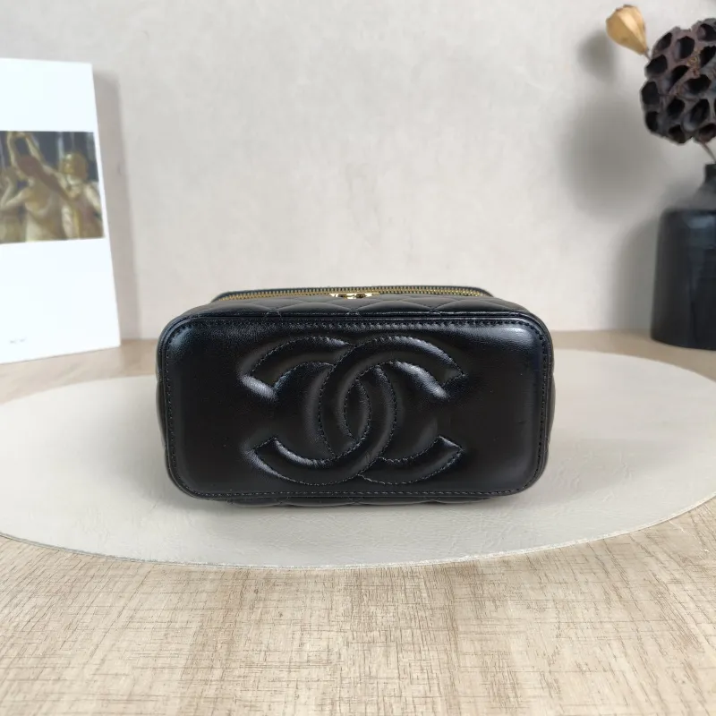 Chanel Crossbody Bag Edition Black Lambskinmini16 × 8 × 9.5 cm — cover view 5 of 5