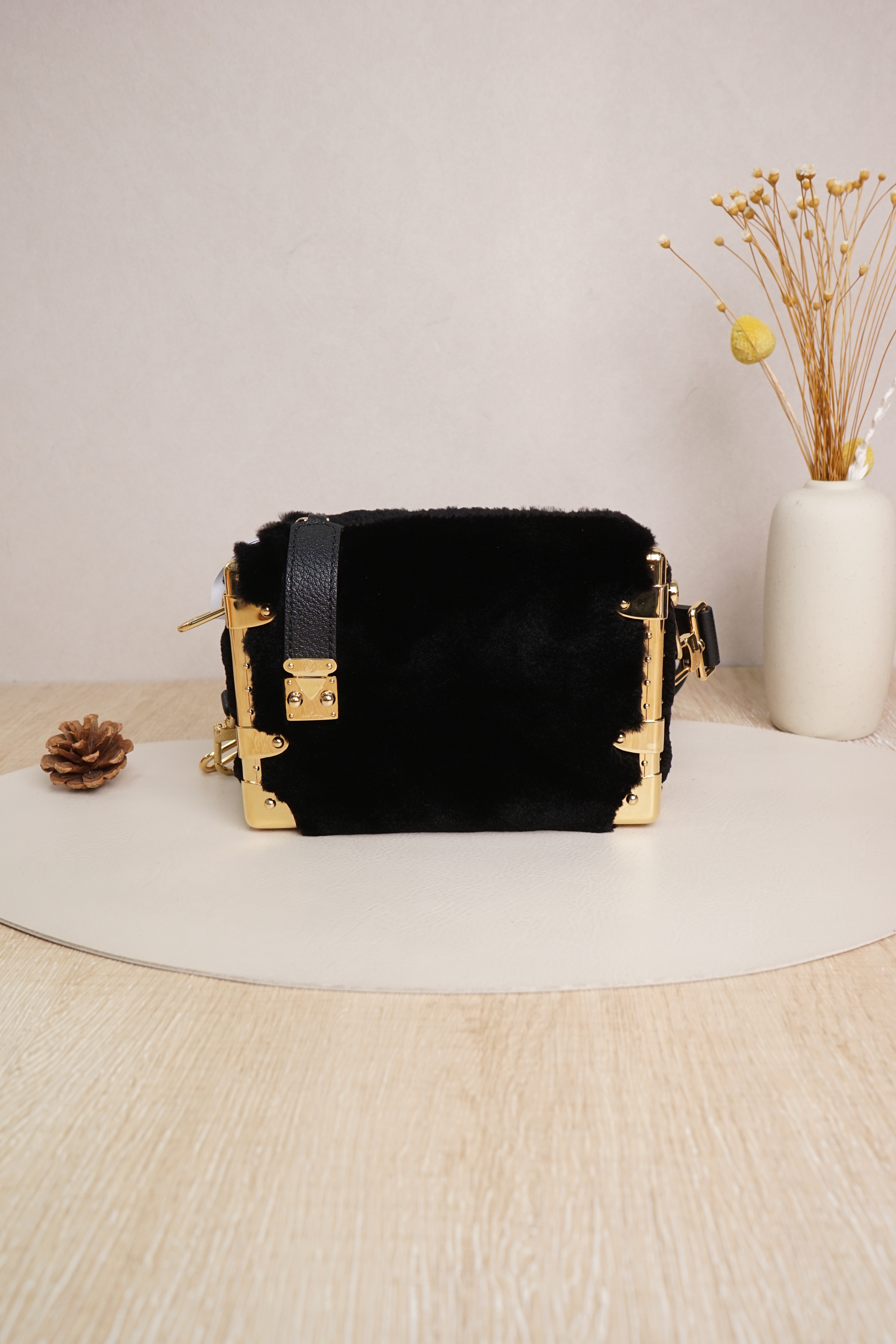 Louis Vuitton Crossbody Bag Black Small19 × 7.5 × 12.5 cm