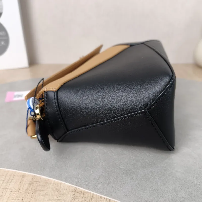 LOEWE Crossbody Bag Puzzle Black Brown Calfskin Mini 18 × 8 × 12.5 cm — detail view 2 of 11