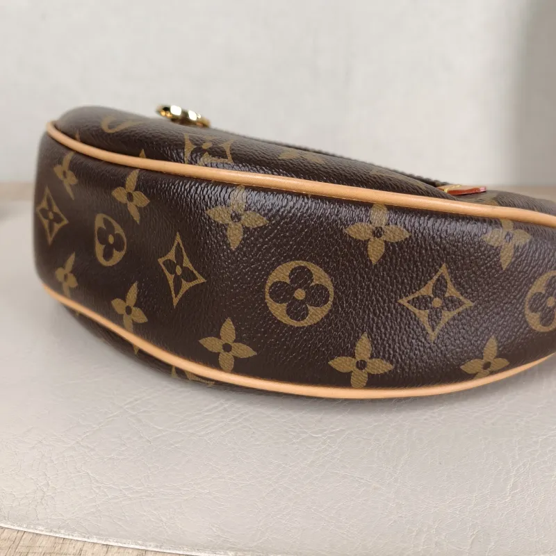 Louis Vuitton Crossbody Bag Loop Monogram PVC Small 23 × 6 × 13 cm — detail view 1 of 14