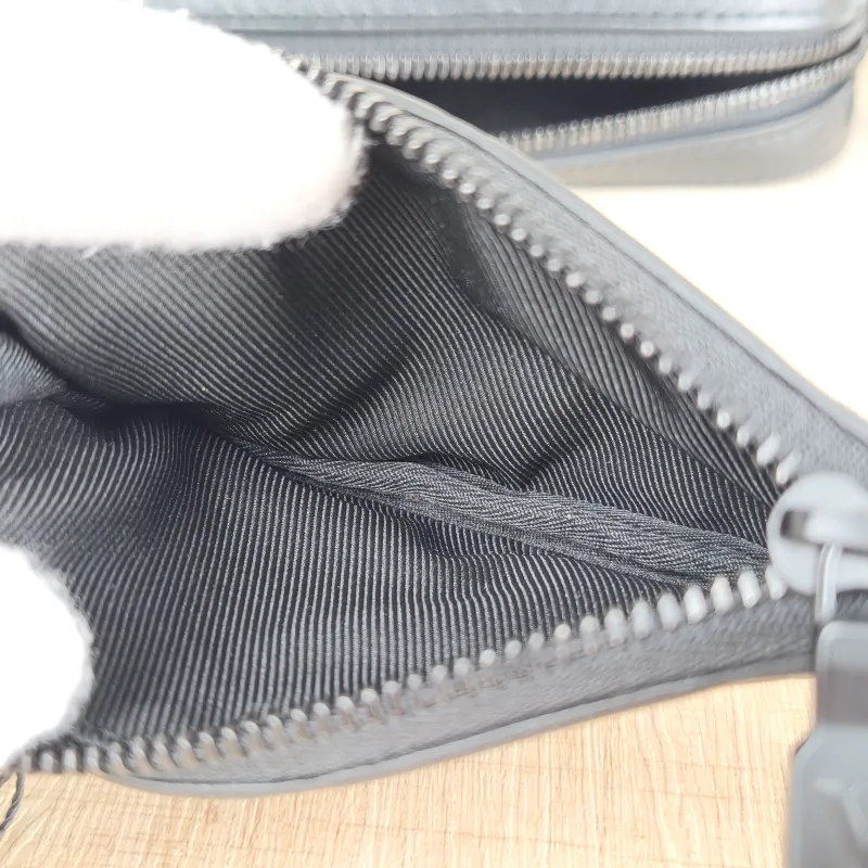 Louis Vuitton Shoulder Bag Duo Messenger Messenger Bag Black Calfskin 26 × 4.5 × 18.5 cm — detail view 6 of 13