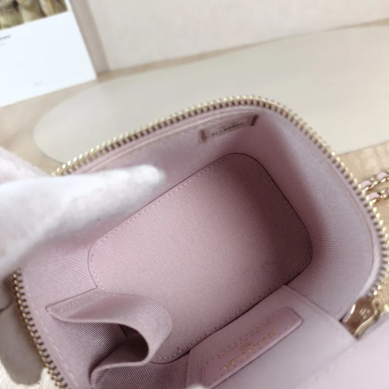 Chanel Crossbody Bag Edition Calfskinmini11 × 7 × 9 cm — detail view 3 of 12