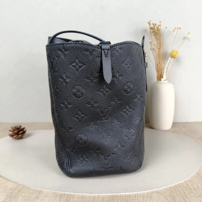 Louis Vuitton Shoulder Bag All In One Black Calfskin Small 40 × 15 × 22 cm — detail view 5 of 9