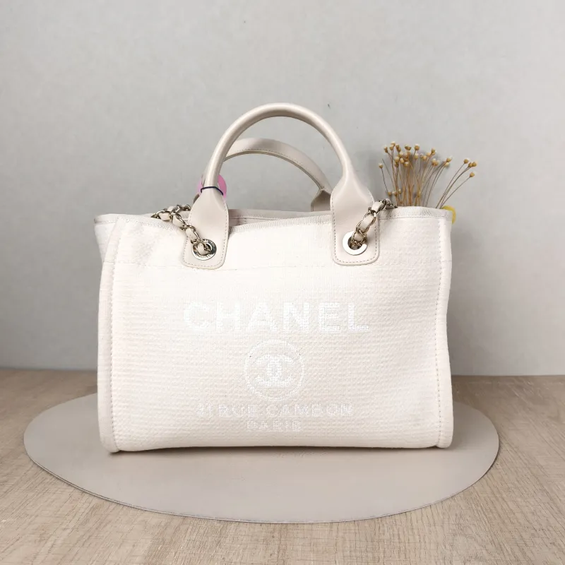 Chanel Shoulder Bag White Canvas One Size 32 × 16 × 23 cm