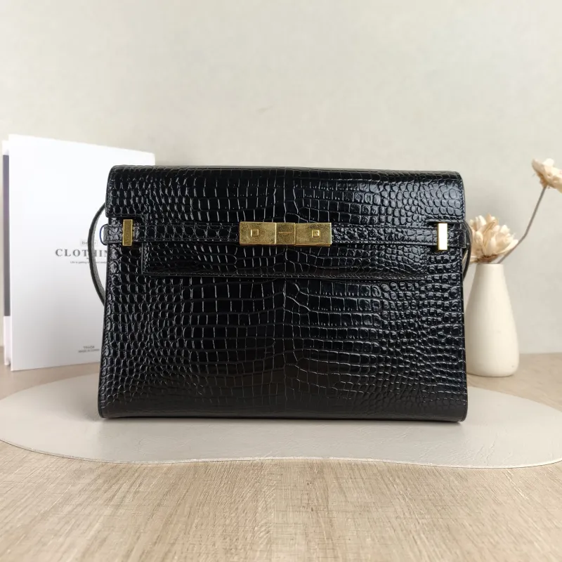 SAINT LAURENT Shoulder Bag MANHATTAN Black Calfskin Medium29 × 7.5 × 20 cm