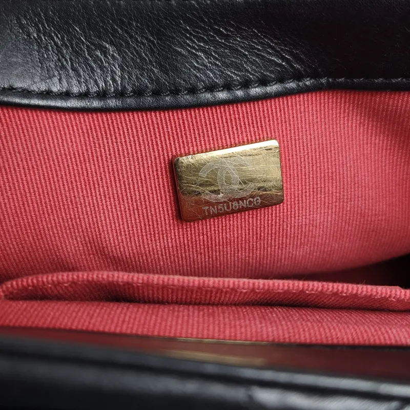 Chanel Crossbody Bag Crossbody Bag Black Calfskin One Size18.5 × 7 × 13 cm — detail view 11 of 11