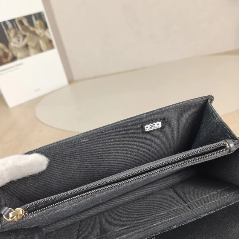 Chanel Crossbody Bag trendy cc woc Black Lambskin Mini 19.2 × 3.5 × 12.3 cm — detail view 2 of 11